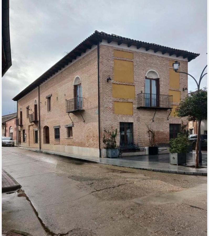 Hotel Restaurante Dona Elvira Nava del Rey Extérieur photo