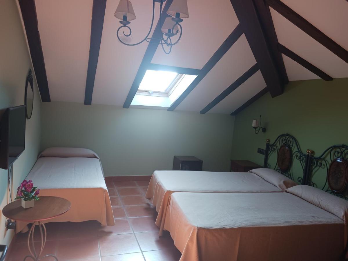 Hotel Restaurante Dona Elvira Nava del Rey Extérieur photo